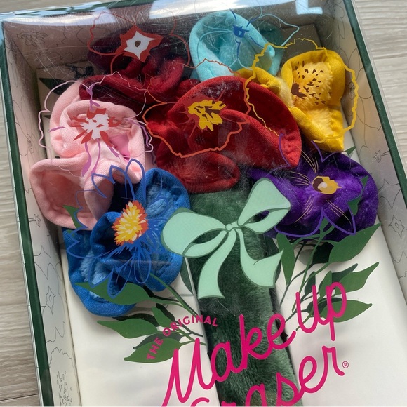 Makeup Eraser Floral Bouquet Kit - New - Picture 3 of 4
